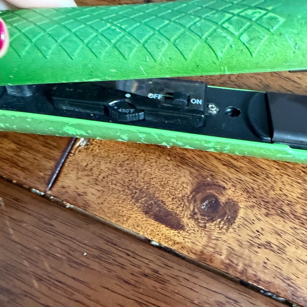 Green Hair Straightener - Picture 3 of 3